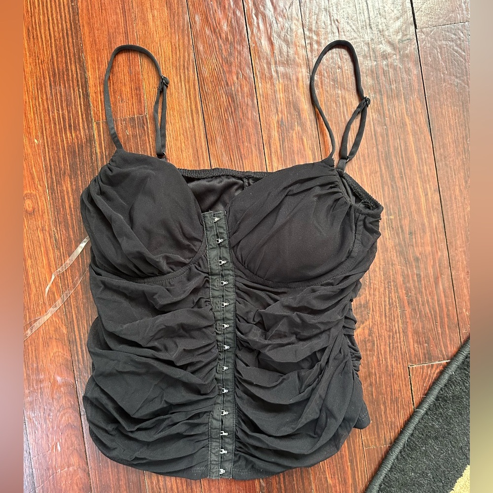 Going out buckle top